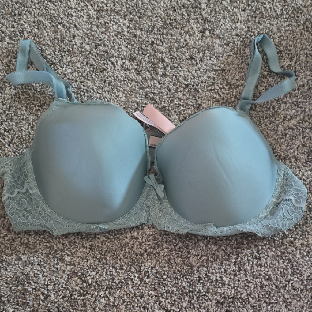 Victoria's Secret Dream Angels Demi Sage Green Lace-Trim T-Shirt Bra